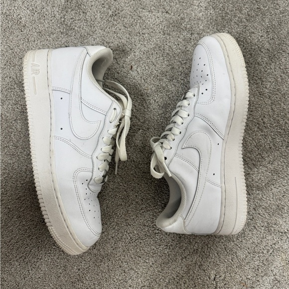 Nike Air Force One White Classic Sneakers with Leather Upper - Picture 2 of 10